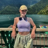 MidnightMelt webcam model