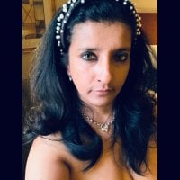 AvaIndoCanadian's Offline Chat Room