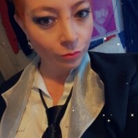 Luna1984 webcam model