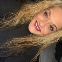 diamonddiva22 Adlı Modelin Çevrimdışı Sohbet Odası