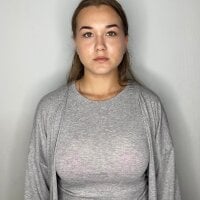 EmeraldRedner webcam model
