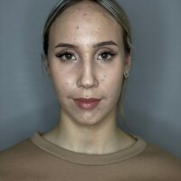 Offline chatovací místnost LainaPreston