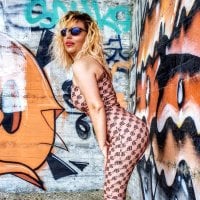 EllaRossa's Offline Chat Room