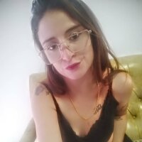 غرفة دردشة Maguilove1889 دون اتصال