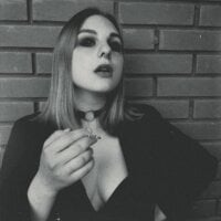 madlene_cerise's Offline Chat Room