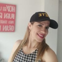 lola3110's Offline Chat Room