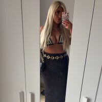 Curvy-Piper27XX's Avatar Pic