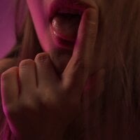 YvetteDubols Adlı Modelin Çevrimdışı Sohbet Odası