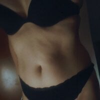 SweetMia36UK webcam