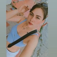 Camiqueen webcam model
