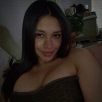 emilyyloving02 webcam model