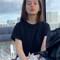 LauraBrow's Offline Chat Room