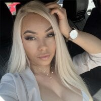 AdrianaBlondie's Offline Chat Room