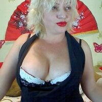 NaughtyMILF4UX webcam