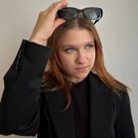 SharronAramini webcam model