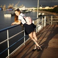 ElinaHonest's Offline Chat Room