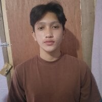 ur_boytoni19 webcam