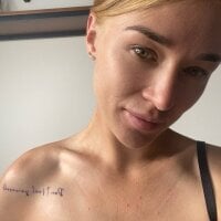 Zizi_Roshe's Offline Chat Room