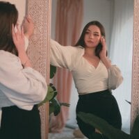 Charly_Rose69's Offline Chat Room