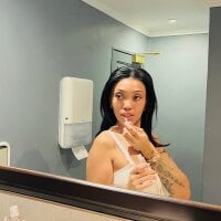 Lisa_Booty's Offline Chat Room