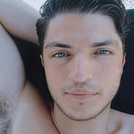 BoiWhore live cam profile