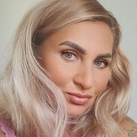 PussyEvely webcam model