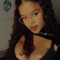 Antolella_pinkk webcam model