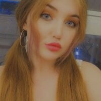 ElsaMooree Adlı Modelin Çevrimdışı Sohbet Odası