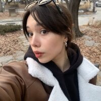 LauraCliffford's Offline Chat Room