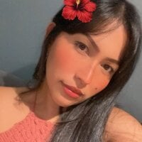 Lauraa22 webcam