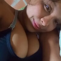 SaraDuqu webcam model