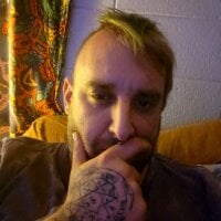 Edensbigdick's Offline Chat Room