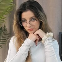 LoriRolfsen model avatar