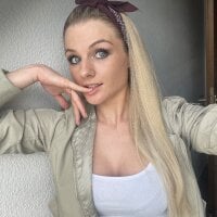 HotGermanGirl97's Avatar Pic