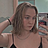 Underworld_Girlll's Offline Chat Room