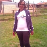 SexyBeverlyX webcam model