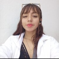 blu_bombom webcam model