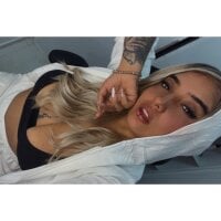 _Ninasanz model avatar