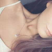 EmilylushX's Avatar Pic