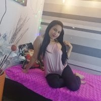 sweetbrunnete69's Offline Chat Room