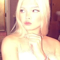 LouannHamad webcam model