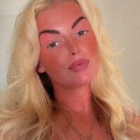 KikiMaexox webcam model