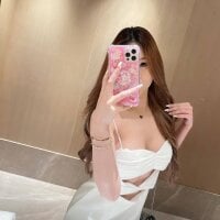 Lylyshow18 webcam model