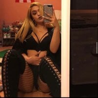 TheNakedPeach's Offline Chat Room