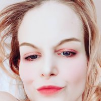 ZendayaLovely Adlı Modelin Çevrimdışı Sohbet Odası