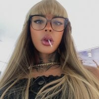 Arianna_t webcam model