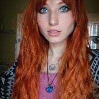 AllieRedSnow Adlı Modelin Çevrimdışı Sohbet Odası