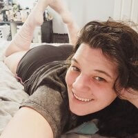 Under-6-feet420's Offline Chat Room