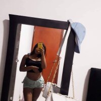 Laurita36's Offline Chat Room