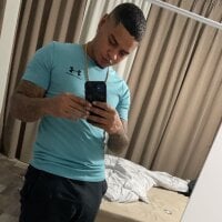 sugardaddiy's Offline Chat Room